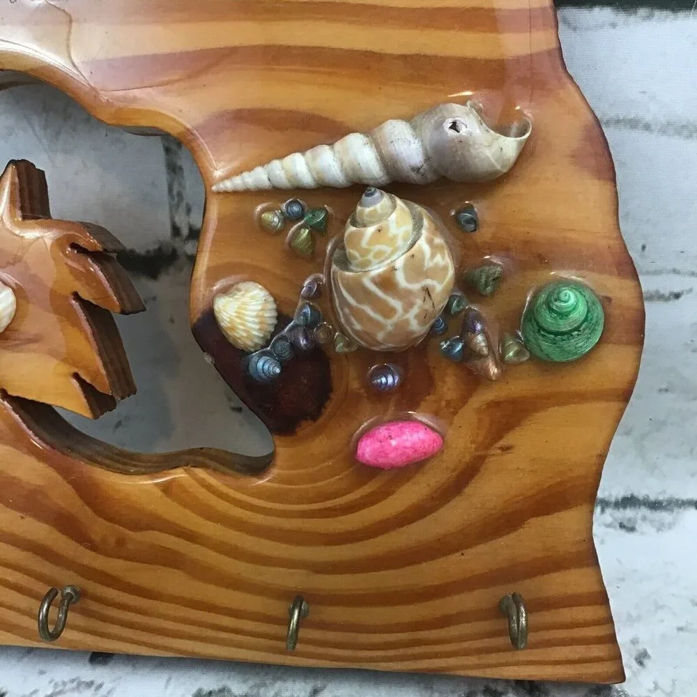 Vintage Laquer‎ Wood Palm Tree Shaped Sea Shell Florida Wall Mount Key Holder